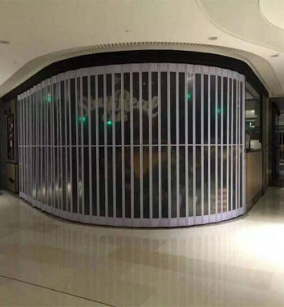 商場（chǎng）鋁（lǚ）合（hé）金折疊門