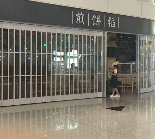 鋁（lǚ）合金折疊門